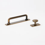 D handle with round knob